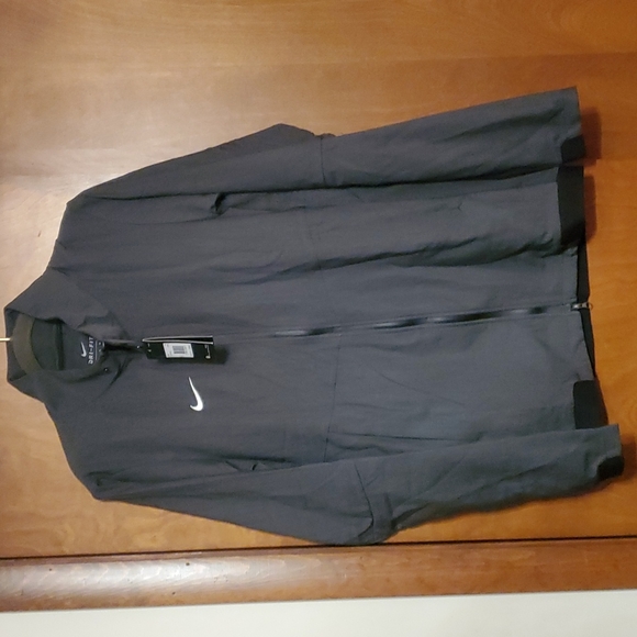 NWT Nike Men's Lightweight Dri-Fit Travel Jacket. - Picture 1 of 13